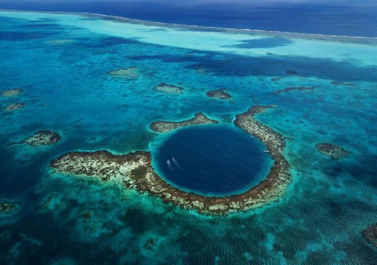 A Fossa das Marianas é o local mais profundo dos oceanos, atingindo um