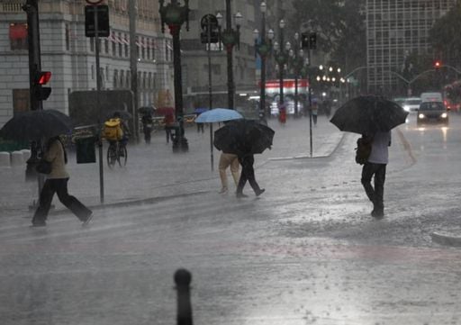 Sudeste volta a ter sequ&ecirc;ncia de dias de chuva e atua&ccedil;&atilde;o de frente fria; veja a previs&atilde;o