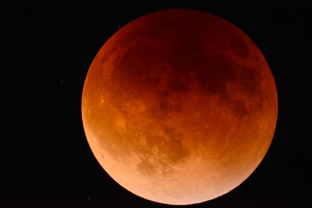 Super Lua, Lua Azul e Lua de Sangue: veja o que acontece esta quarta-feira