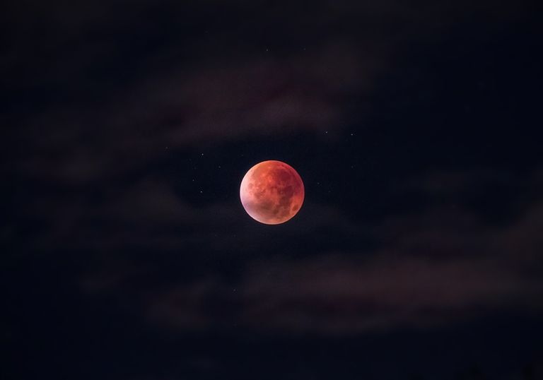 Primeira superlua de agosto acontece nesta terça; veja onde assisti-la