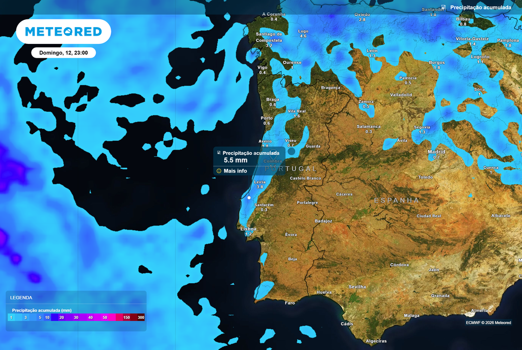 Distribuição da chuva acumulada no domingo, 12 de julho, em Portugal continental. Como se pode observar, é possível que uma grande parte da precipitação tenda a concentrar-se no litoral das Regiões Norte e Centro.