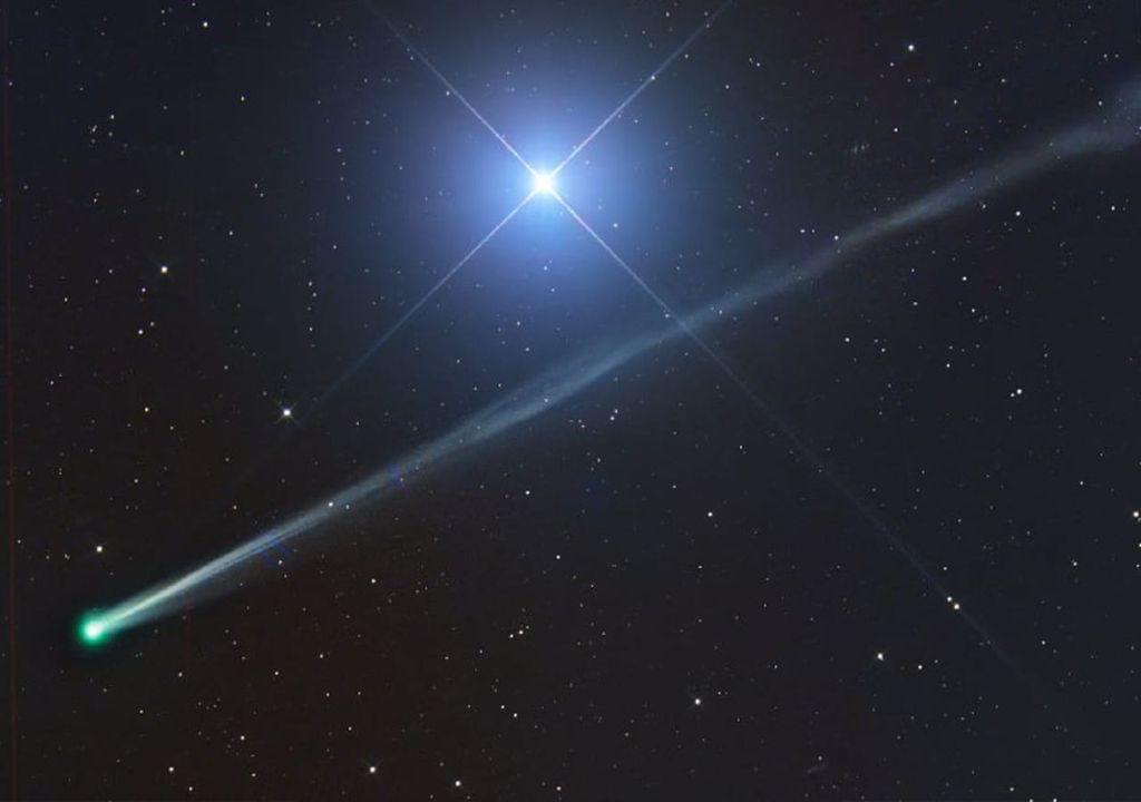 cometa C/2025 R2 SWAM