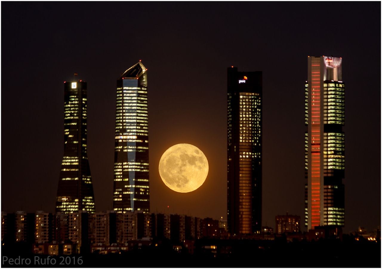 Una luna llena puede tener un tamaño aparente hasta un 14% mayor y aumentar su brillo en más de 30% durante el perigeo.