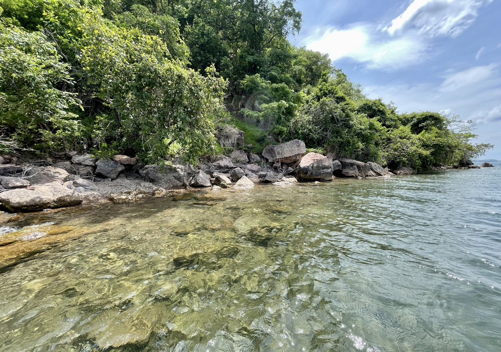 Parte del lago se encuentra en Tanzania y está dividido en cuatro países, lo que lo convierte en uno de los mayores lagos del mundo.