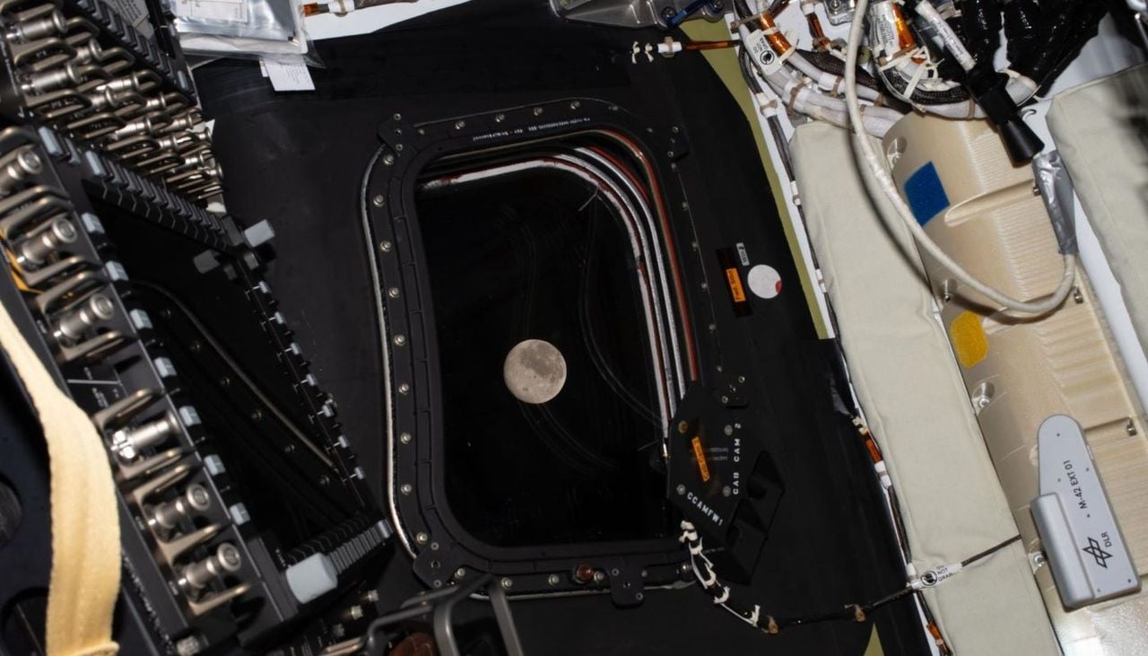 Antes de irse a dormir en el quinto día, la tripulación tomó una última fotografía de la Luna. Crédito: NASA.