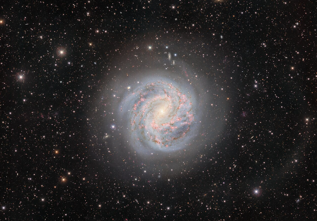 La galassia M83 "Girandola" meridionale osservata dal telescopio Blanco dell'Osservatorio Inter-Americano. Credit: CTIO/NOIRLab/DOE/NSF/AURA Image processing: T.A. Rector (University of Alaska Anchorage/NSF NOIRLab), D. de Martin (NSF NOIRLab) & M. Zamani (NSF NOIRLab)