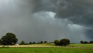 Svolta autunnale in arrivo? L&rsquo;ultima tendenza meteo e cosa rischiamo davvero