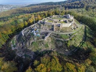 Trip ins Mittelalter: Das bietet die Falkenburg im Teutoburger Wald Wanderern und Familien