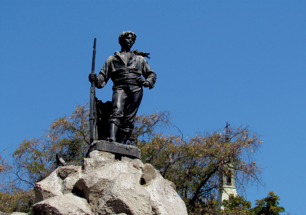 Monumento al Roto Chileno, símbolo del soldado común y de la memoria popular asociada a la Batalla de Yungay, cuyo triunfo se conmemora cada 20 de enero como el Día del Roto Chileno.Crédito: Archivo / Wikimedia Commons.