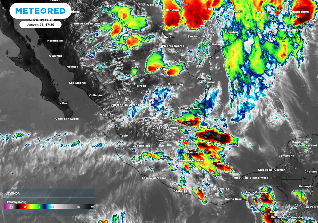 La imagen satelital, muestra la nubosidad convectiva sobre algunos estados de Centro, Sur y Norte de México, donde se esperan tormentas y aguaceros significativos esta tarde-noche de jueves.