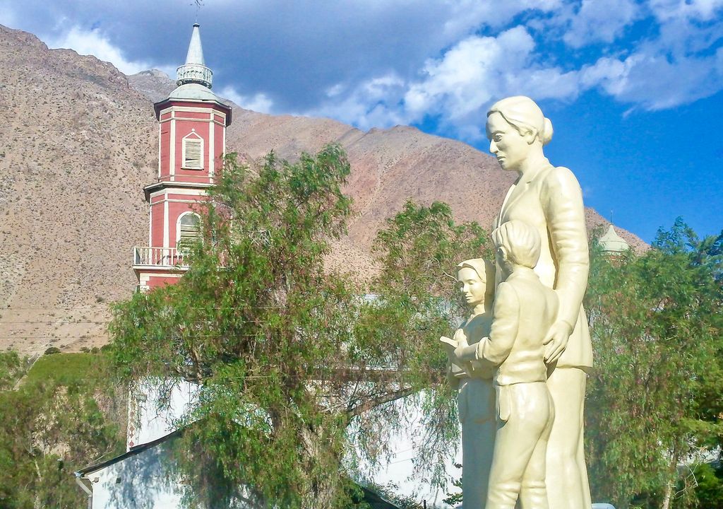 Monumento a Gabriela Mistral en Montegrande.