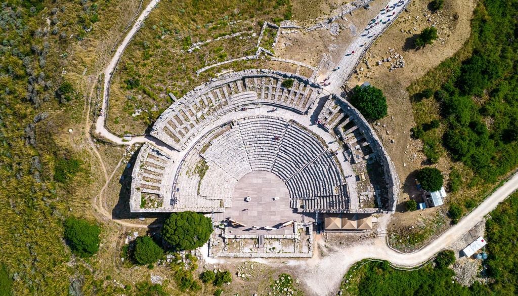 Teatro greco Segesta Il teatro greco di Segesta visto dall'alto