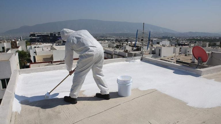 Los techos blancos y los parques urbanos reducen el calor en las ciudades, pero no compensan el calentamiento extremo