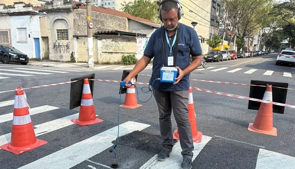A Sabesp opera 96,2 mil quilômetros de tubulações de água, o equivalente a mais de duas voltas completas ao redor da Terra. Crédito: Anna Clara Barreiro