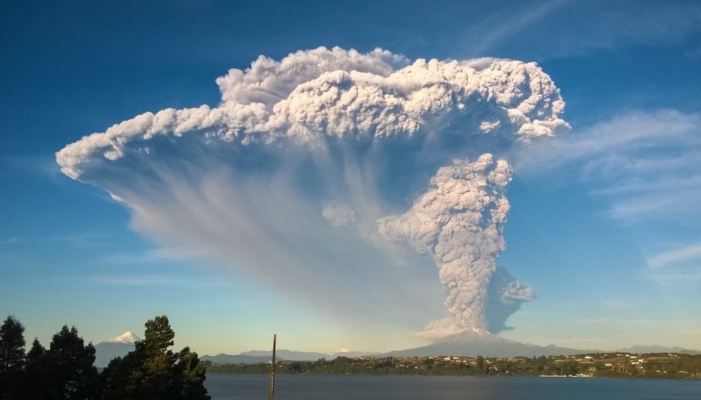 Calbuco Erupción de volcán Calbuco, Región de Los Lagos, abril 2015.
