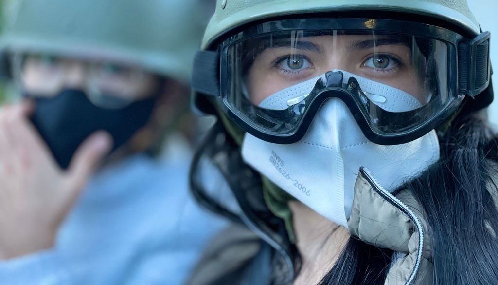 mascarillas Ante la caída de cenizas, independiente de la distancia a la erupción, se recomienda el uso de mascarillas y lentes. Crédito: Pexels @saserrano.