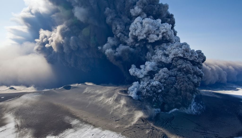 Eyjafjallajökull La erupción del volcán Eyjafjallajökull, en Islandia, provocó el cierre de aeropuertos en Europa en 2010.