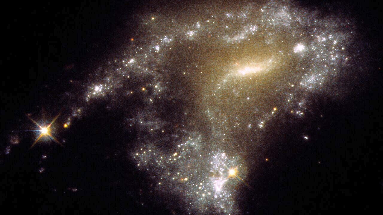 El Telescopio Espacial Hubble detecta un "collar de perlas" en ...