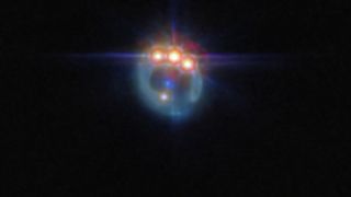 El telescopio espacial James Webb observa un anillo adornado con joyas gracias a una lente gravitacional