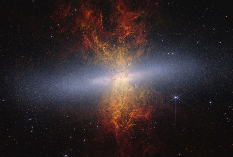 El telescopio espacial James Webb de la NASA localiza millones de estrellas dentro de la Galaxia del Cigarro