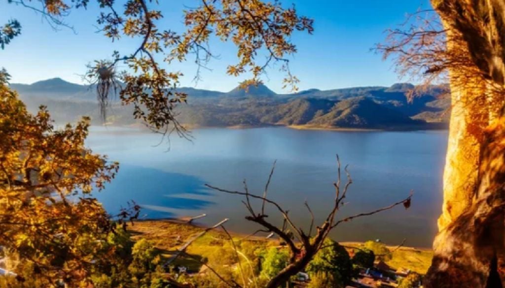 Valle de Bravo cuenta con diversos y variados miradores. Valle de Bravo cuenta con diversos y variados miradores.