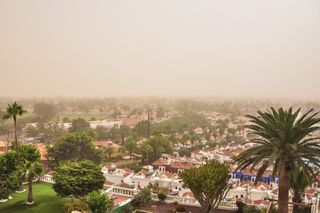 Tiempo del fin de semana: calor primaveral, con una DANA en Canarias