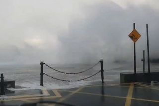 Tempesta Diana, onde giganti sulle coste dell'Irlanda