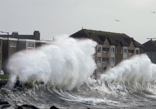 Tempestade Ciara gera caos e mortes na Europa