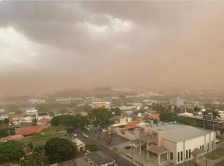 Tempestades de poeira atingem o interior de SP na manhã desta segunda-feira (22); veja imagens