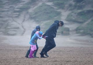 Tempestade Dennis: sem trégua para o oeste europeu