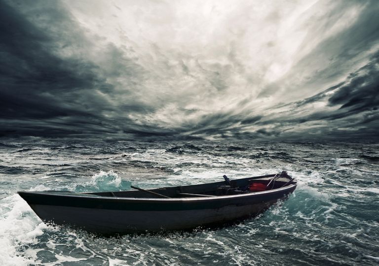 Barco na tempestade. Barco na tempestade.