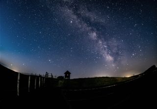 Tempestade geomagnética, classificada em G2, pode trazer a aurora boreal a latitudes mais baixas hoje