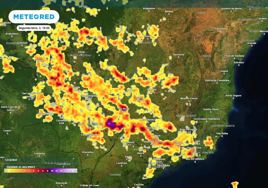 Previsão de densidade de raios na segunda-feira durante a tarde.