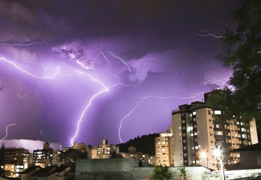 Tempestades intensas e mais de 150 mm deixam em alerta o RS, SC e o PR