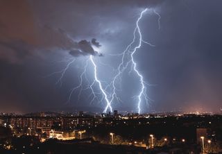 Tempestades ocorrem ao longo de toda a semana no Sudeste e Centro-Oeste