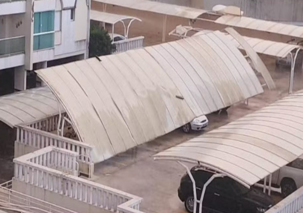 Com ventos de até 91 km/h, Uberlândia registrou um dos temporais mais fortes do ano.