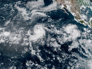 Tempestades tropicais Erick e Flossie a caminho do Havaí