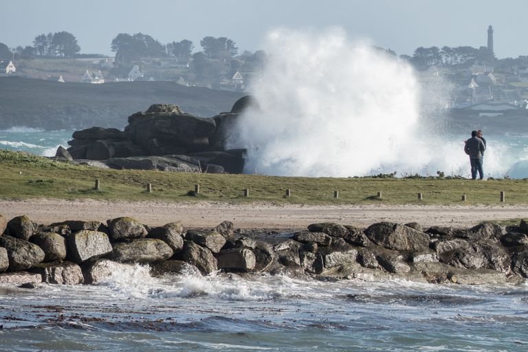 Les côtes de Bretagne et du Cotentin seront à nouveau balayées par de fortes vagues et surtout de violentes rafales de vent. Les côtes de Bretagne et du Cotentin seront à nouveau balayées par de fortes vagues et surtout de violentes rafales de vent.