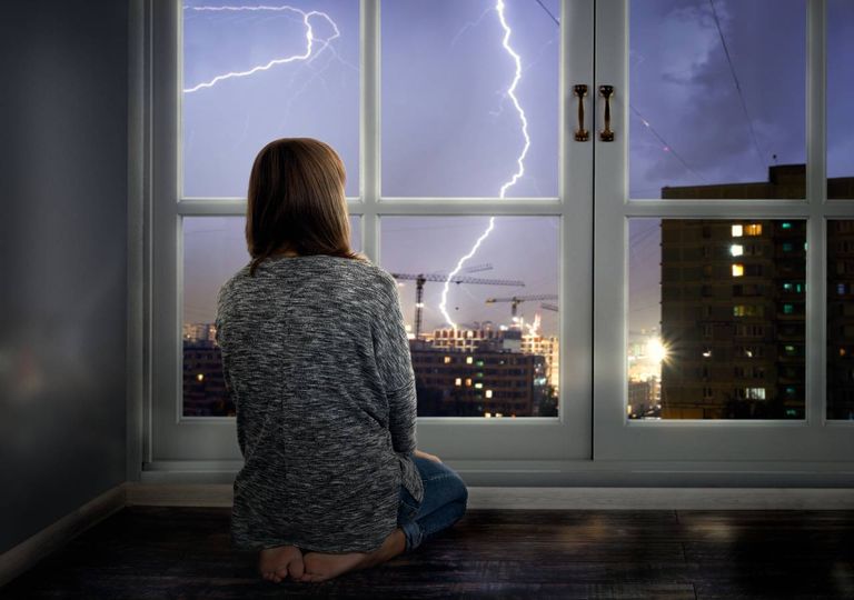 trovoada rapariga clima tempo tempestade trovoada rapariga clima tempo tempestade
