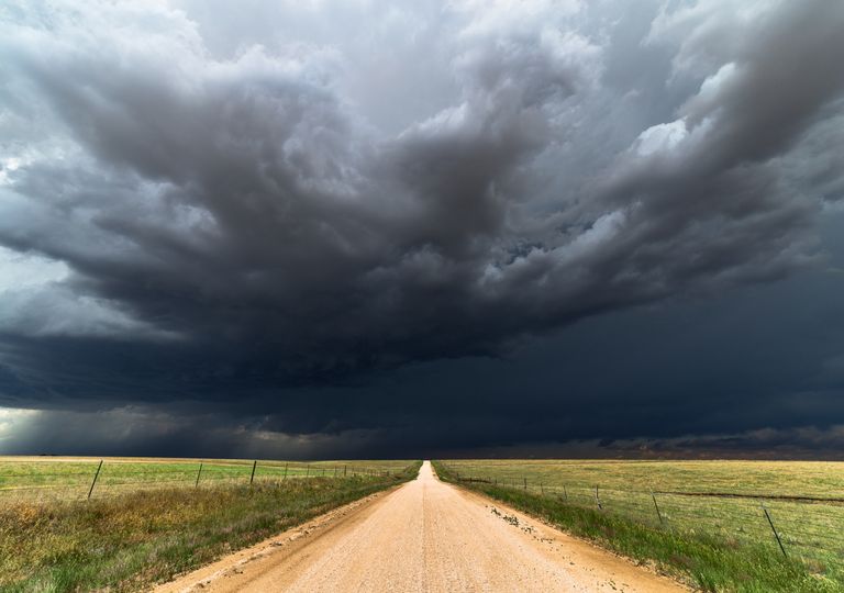 trovoada; tempestade de primavera; trovoada; tempestade de primavera;