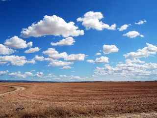 Tempo seco em boa parte do país e temperaturas elevadas no N e CO