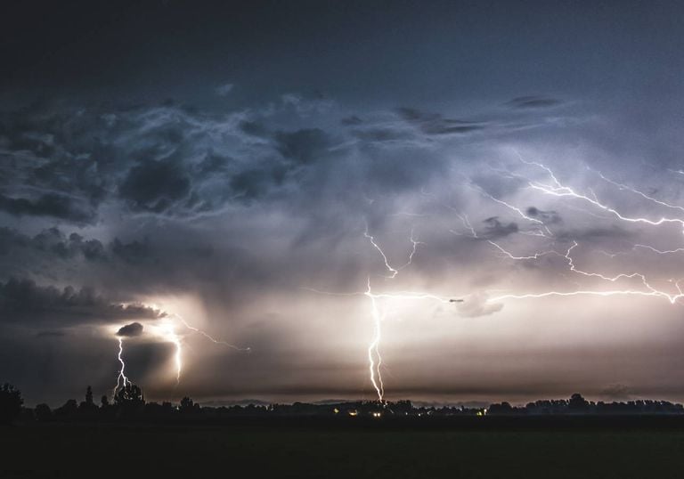 Tempo vira em S&atilde;o Paulo e no Rio e h&aacute; alerta de chuvas intensas na mudan&ccedil;a de m&ecirc;s