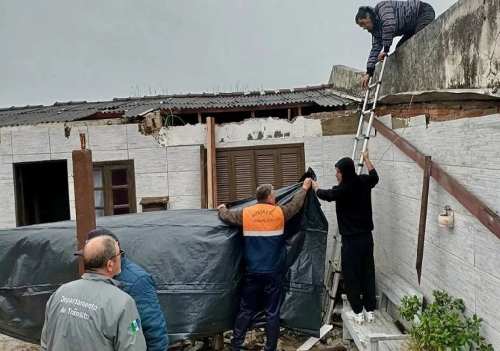 Ventos violentos, granizo e chuvas intensas transformaram o fim de semana dos gaúchos em um cenário de destruição