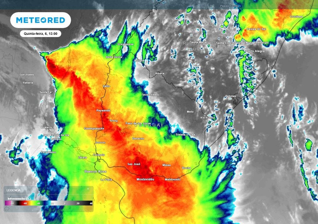 Imagem de Satélite (infravermelho) na quinta-feira às 13h Imagem de Satélite na quinta-feira às 13h mostra uma frente intensa passando pela Argentina e pelo Uruguai, prestes a começar a atuar sobre o Rio Grande do Sul nas próximas horas.