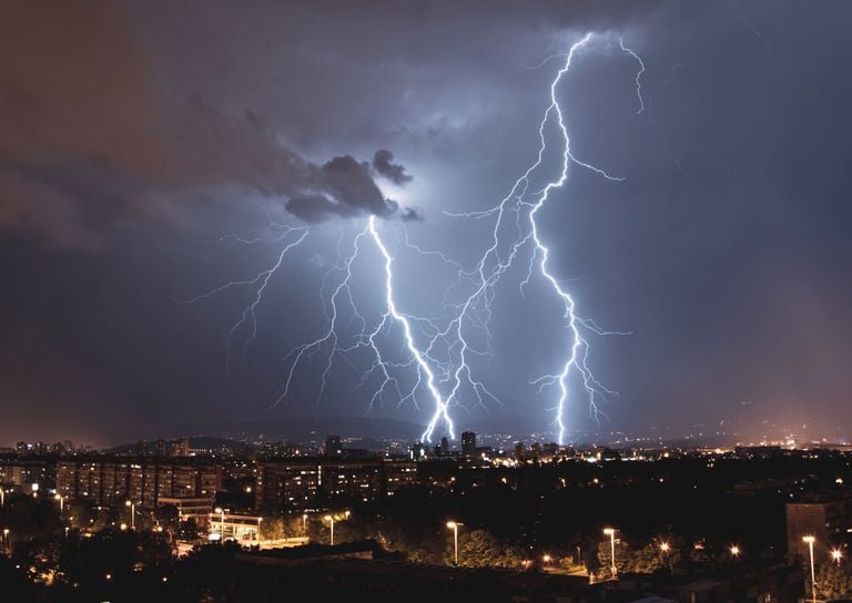 Temporais severos e chuvas de 200 mm continuam trazendo risco ao Centro-Sul; confira as &aacute;reas em risco