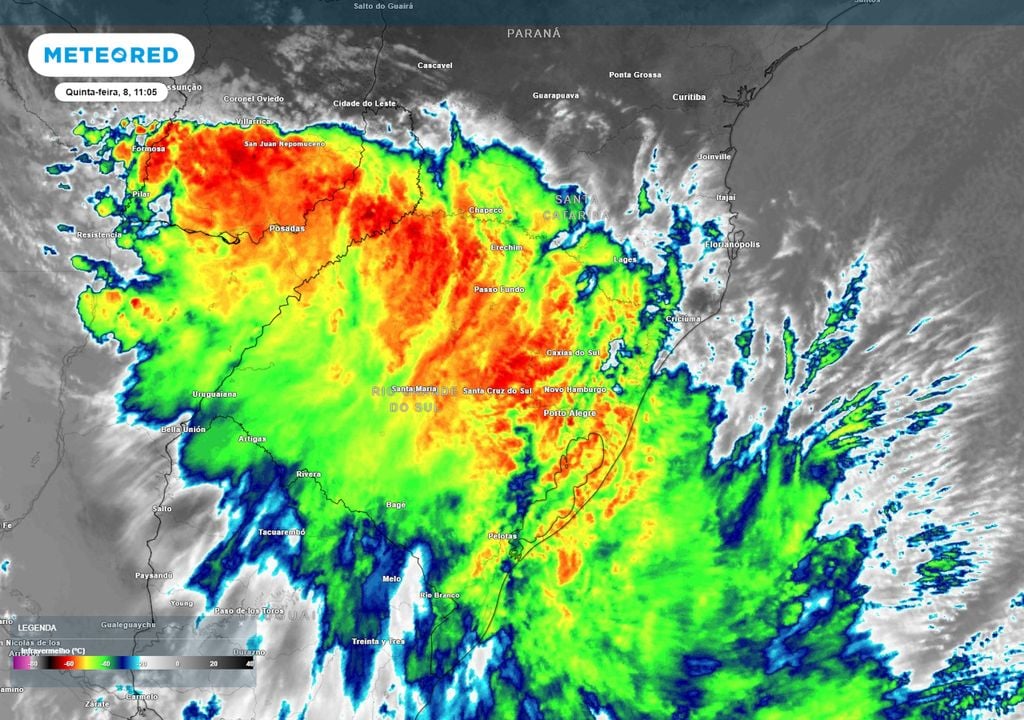 Imagem de satélite (infravermelho) nesta quinta-feira de manhã Imagem de satélite (infravermelho) mostra a frente fria atuando sobre a região Sul já durante a manhã desta quinta-feira, ocasionando tempestades e chuvas intensas no Rio Grande do Sul.