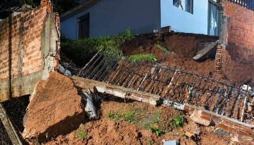 Temporais provocam alagamentos, destelhamentos e quedas de &aacute;rvores no Paran&aacute;
