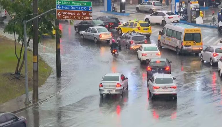 Temporal atinge o RJ com mais de dois mil raios e bols&otilde;es de &aacute;gua; veja imagens