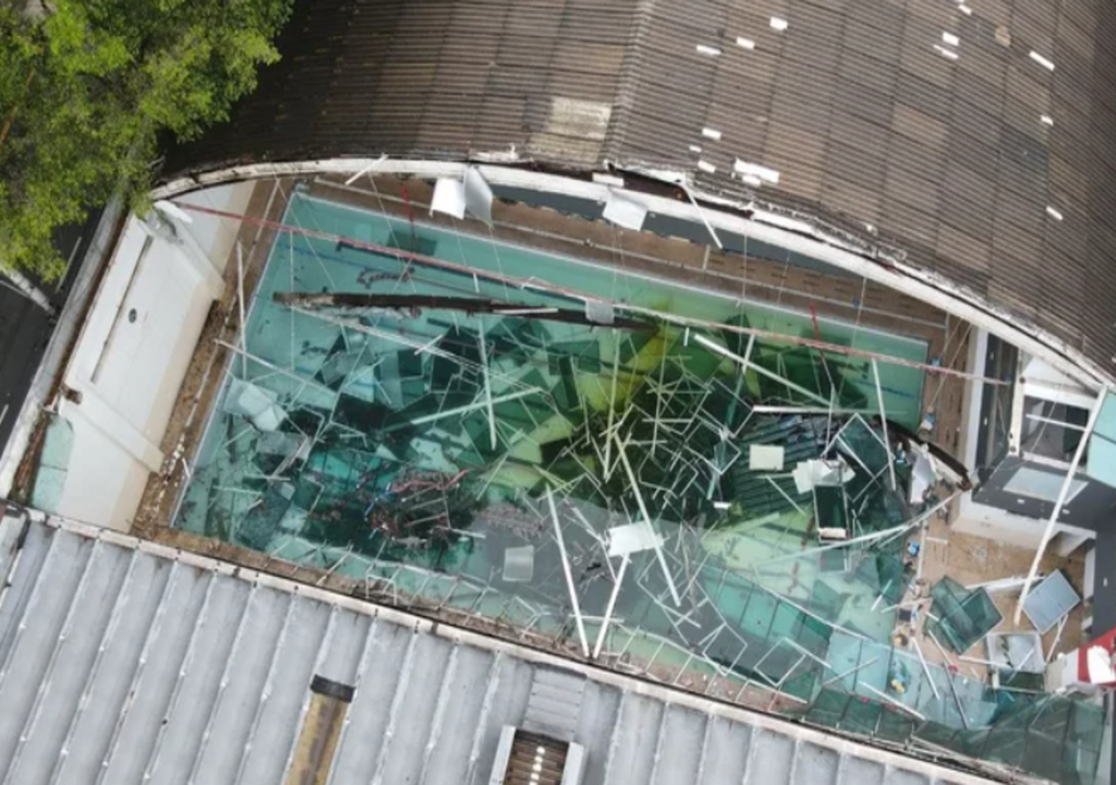 O teto da academia Inova São Caetano, localizada na Avenida Goiás, desabou na tarde da última segunda-feira (8) O teto da academia Inova São Caetano, localizada na Avenida Goiás, desabou na tarde da última segunda-feira (8)