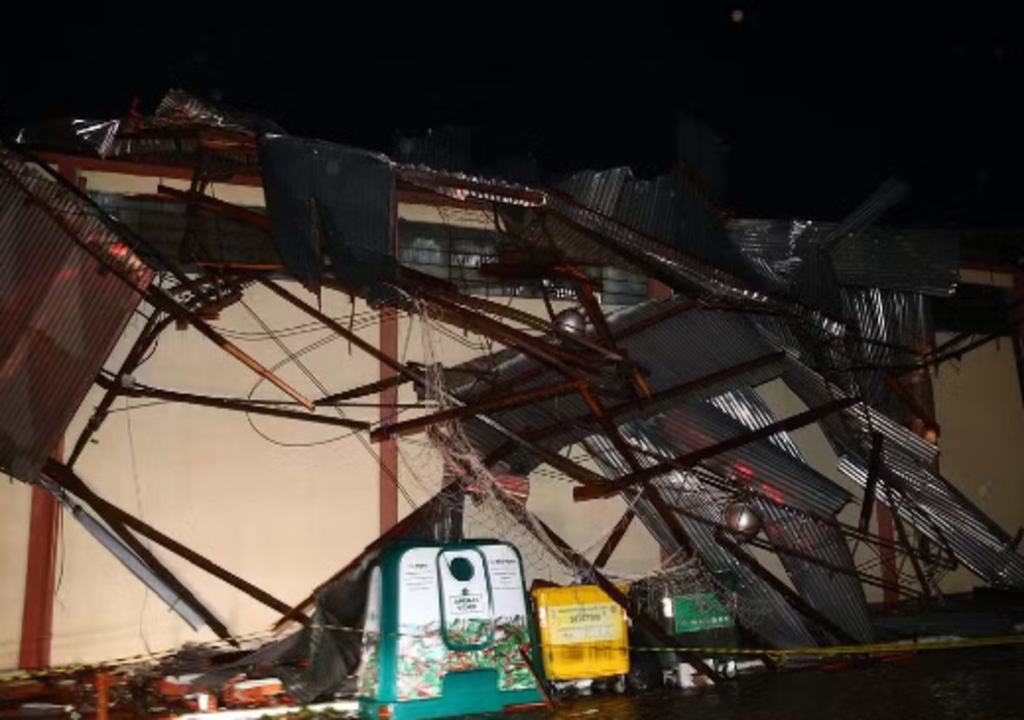 Estruturas da USP, igrejas no RS e prédios públicos foram atingidos por tempestades severas. Estruturas da USP, igrejas no RS e prédios públicos foram atingidos por tempestades severas.